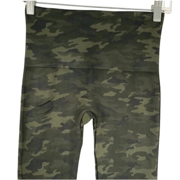 SPANX Look At Me Now Seamless Green Camo Leggings – Size M – EUC - Picture 5 of 9